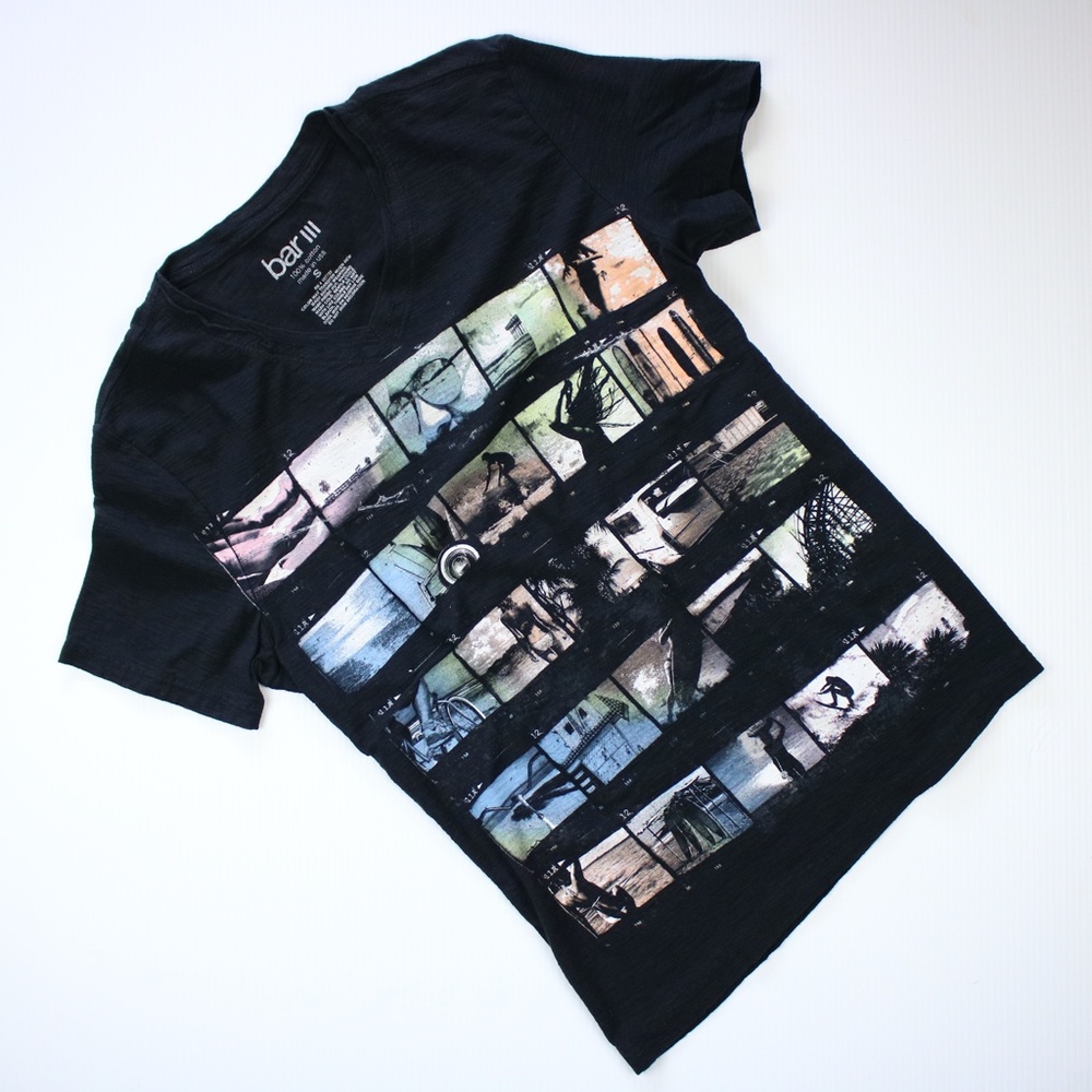 BAR III GRAPHIC V-NECK T-SHIRT